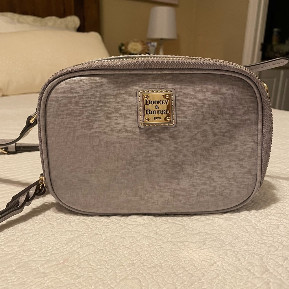 Sold 🛑 Dooney & Bourke crossbody